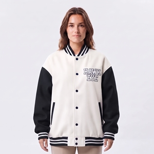 Chaqueta Varsity para Mujer, Blanca con Bordado de Letras Negras, Ropa de Invierno con Cierre de Botones - Product Image 5