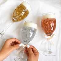 Elegante Weinglas-Inspirierte Dekorative Kerze mit Goldflakes, Premium Geschenkkerzen mit Vanilleduft
