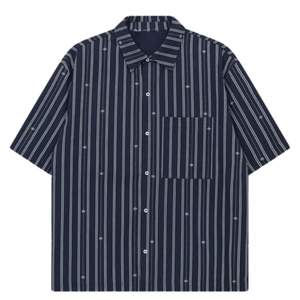 Camisa de Hombre con Rayas Verticales, Manga Corta, Cierre de Botones, Informal, Ligera, Tejida, para Verano, Suministro al por Mayor OEM - Product Image 1