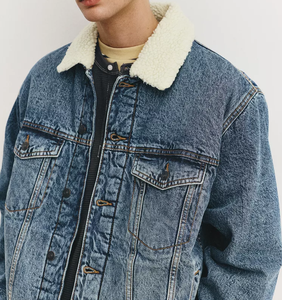 Chaqueta vaquera Sherpa para hombre con cuello de piel sintética, corte regular, estilo casual de invierno, con cremallera de un solo botón, color liso, estilo urbano. - Product Image 4