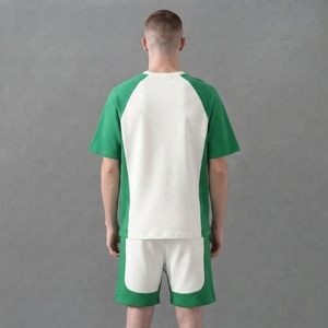 เสื้อยืดโอเวอร์ไซส์ 2 สีแบบ ODM พร้อมกางเกงขาสั้น ชุดเซ็ต 2 ชิ้นสำหรับผู้ชาย ทรงหลวม ไหล่ตก ผ้าคอตตอน 100% หนานุ่ม - Product Image 4