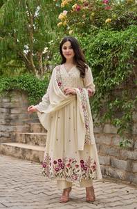 Ensemble Kurti élégant en viscose pure et soie Chanderi brodée avec dupatta lourd – Collection pour occasions festives et soirées - Product Image 3