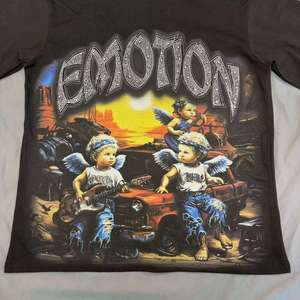 เสื้อยืดผู้ชายคุณภาพสูงจากปากีสถาน ลายกราฟิกเทวดาฮิปฮอป พิมพ์ลายนูน 100% ผ้าฝ้าย ทรงปกติ สไตล์สตรีทแฟชั่น - Product Image 2