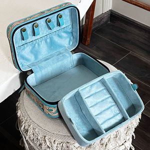 Caja de Joyería de Cuero Vacuno Auténtico Hecha a Mano Estilo Western Vintage con Patrón de Cartas de Póker y Flores Talladas, Organizador de Joyas - Product Image 6