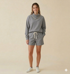 Ensemble col roulé et short pour femme, conçu autour d'un concept de développement de produit avec une structure harmonisée en deux pièces - Product Image 1