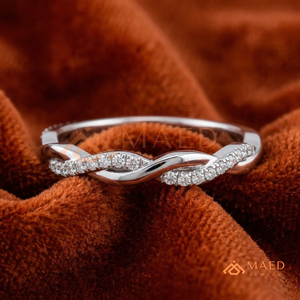 แหวนเพชรเงิน 14K ดีไซน์เกลียวสุดหรู |   แหวนแต่งงานเพชรแล็บโกรว์ทรงอินฟินิตี้แบบถัก | แหวนหมั้นมอสซาไนต์ - Product Image 1