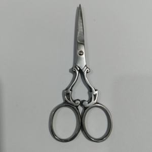 Ciseaux à moustache et à barbe en acier inoxydable pour hommes - Outil de coupe léger résistant à l'eau, couleur argent - Product Image 2