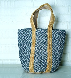 Bolsos de Mano de Yute Estilo Bohemio al por Mayor, Bolsos de Viaje Modernos de Tyntra para Mujer, Ideales para la Playa y Fiestas - Product Image 4
