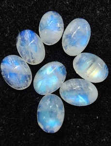 Cabochon de pierre de lune ronde 100% naturelle 6MM, pierres précieuses en vrac avec reflet de feu bleu pour la fabrication de bijoux - Product Image 1