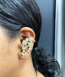 Pendientes de Flor con Baño de Oro de Primera Calidad y Engaste de Perlas, Estilo Clásico para Mujer, Ideales para Bodas - Product Image 2