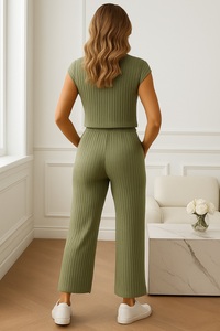 Collection de luxe Ensemble coordonné sans manches pour femmes pour le bureau et les occasions spéciales Disponible à un prix abordable Ensembles coordonnés - Product Image 2