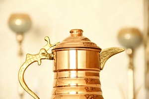 Carafe à eau en cuivre à finition brillante, couleur unie, finition lisse, article de gros personnalisé en usine - Product Image 4