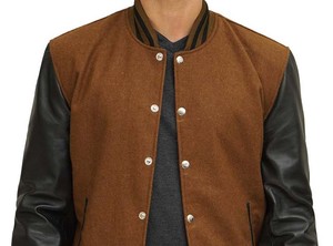 Chaqueta Varsity Marrón para Hombre con Mangas de Cuero, Cierre de Botones, Estilo Casual para Otoño, Corte Regular, Color Sólido, Cuello Alto - Product Image 3