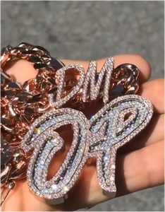 Pendentif personnalisé avec initiales, entièrement serti de diamants Moissanite VVS D S925, chaîne en or plaqué avec logo, pour hommes et femmes - Product Image 2