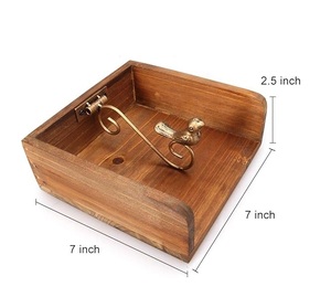 Porta servilletas cuadrado decorativo de madera con pájaro en barra de metal, accesorio perfecto para la mesa de cocina, tamaño mediano. - Product Image 6