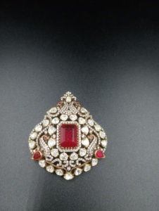 Pendentif vintage plaqué or avec rubis et accents de diamants, bijoux en alliage, cadeau unisexe, charme, pendentif paon plaqué or, style ethnique - Product Image 6
