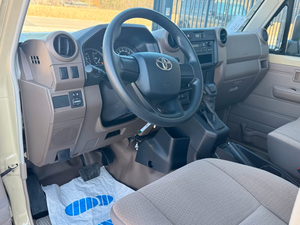 Toyota Land Cruiser GRJ79 Cabina Sencilla, Bloqueo de Diferencial Automático, Tanque de Combustible de 180L, Camioneta Todoterreno de Uso Pesado, Vehículo de Exportación - Product Image 3