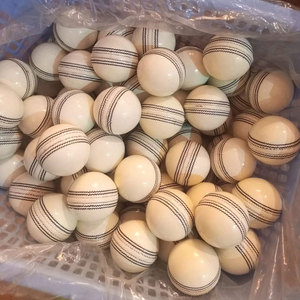 Pelotas de Cricket BOLZA, Mejor Calidad, Color Personalizado, Diseño de Cuero Premium, Cosidas a Mano, Entrenamiento Profesional, 156g, para Diestros, Talla 6 - Product Image 5
