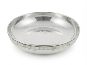 Nouvelle assiette de service ronde profonde de luxe moderne et élégante, design unique, aluminium poli brillant, bordure perlée - Product Image 5