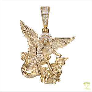 Pendentif exclusif Hip Hop Angel Warrior avec sertissage de diamants de laboratoire entièrement incrustés et finition argentée - Product Image 1