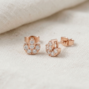 Boucles d'oreilles clous fleur en or rose 14K plaqué or rose, diamant de laboratoire taille brillant serti clos, tendance, certifié IGI, cadeau pour - Product Image 2
