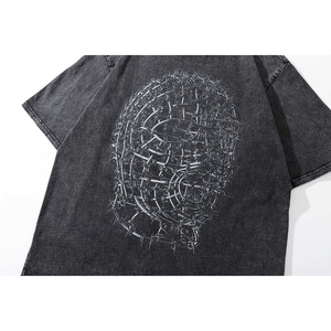 เสื้อยืดเดนิมสีดำทรงโอเวอร์ไซส์สำหรับผู้ชาย แขนสั้น คอกลม สไตล์สตรีท พิมพ์ลายลวดหนาม โลโก้ด้านหน้า ผ้าฝ้ายฟอก - Product Image 2