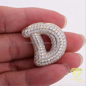 Pendentif Alphabet D Moderne avec Diamant Moissanite Brillant – Bijou Initial Élégant pour Hommes et Femmes – Vente en Gros - Product Image 3