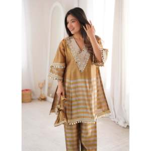 Conjunto de Top y Pantalones Bordados con Pedrería en Dos Tonos para Mujer - Product Image 2