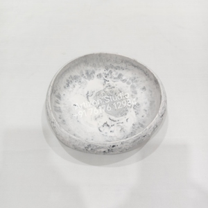 Plateau en résine artisanal Brume Océanique avec tourbillons bleus et verts pour intérieurs côtiers et réceptions haut de gamme - Product Image 5