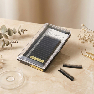 ขนตาปลอม PBT แบบแบน รุ่น B/C/D Curl & Matte Black Finish สำหรับต่อขนตาแบบเส้นต่อเส้น ยี่ห้อ Lashya รับผลิตแบรนด์ส่วนตัว - Product Image 1