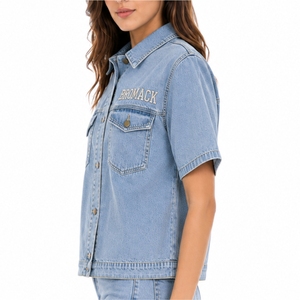 Chemise en jean à manches courtes pour femmes, surchemise décontractée à boutons, vêtements décontractés modernes, chemise en jean de style streetwear d'été pour femmes - Product Image 4