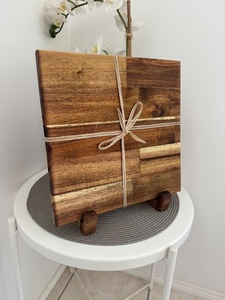 Planche à découper en bois rustique avec un design à bords lisses - Product Image 2