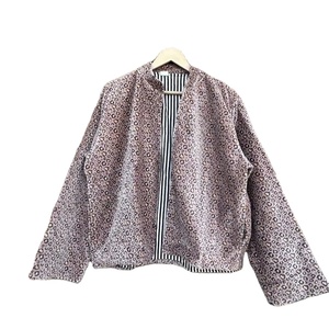 Veste bomber en velours à imprimé léopard, robe kimono pour femme, fabriquée à la main en Inde - Product Image 1