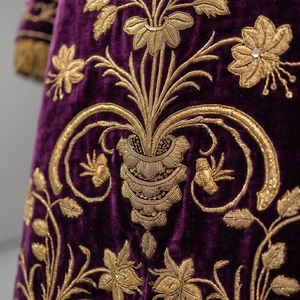 Vestimenta Litúrgica de Terciopelo Morado Bordada a Mano con Oro de Lujo, Sakkos para Clérigos de Iglesia, Túnica Ceremonial para Sacerdotes Ortodoxos - Product Image 5