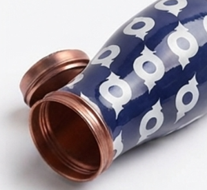 Botella de agua de cobre esmaltado azul y blanco con 2 tazas, diseño elegante, perfecta para la hidratación diaria, viajes, gimnasio, yoga y oficina. - Product Image 3