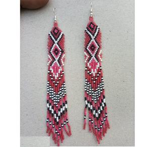 Boucles d'oreilles opulentes en perles de verre pour la tenue de la mariée, offrant un design élégant et une qualité artisanale supérieure - Product Image 2