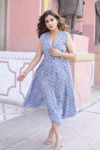 Robe de mariée à imprimé floral en coton indien fait à la main, tenue de fête courte et élégante, cadeau de mode pour femme personnalisé pour l'été - Product Image 3