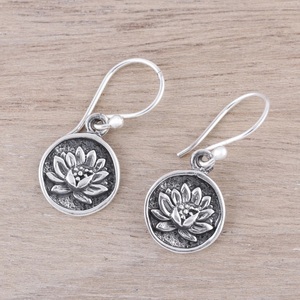 Boucles d'oreilles pendantes Lotus Bliss en argent sterling 925, design minimaliste, cadeau pour elle - Product Image 4