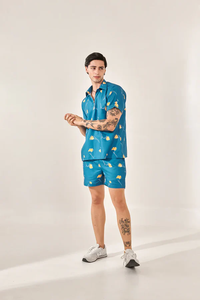 Camisa de mezclilla azul estampada de manga corta para hombre, de mezcla de algodón, corte ajustado, con botones, informal, para verano, estilo urbano, para uso diario y de noche. - Product Image 4