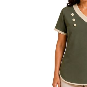 Camiseta de Manga Corta con Cuello en V Asimétrico para Mujer, Color Verde Oliva, con Detalle de Botones en Contraste Crema, Ropa Casual Personalizada al por Mayor - Product Image 3