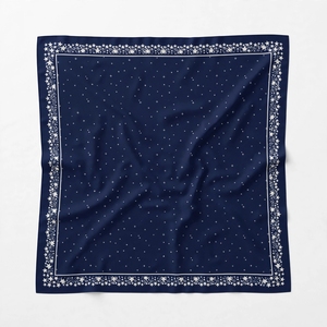 Pañuelo de Seda Cuadrado con Estampado de Hojas Azul Marino Elegante para Mujer, Accesorio de Moda para Regalo de Verano al Aire Libre - Product Image 1