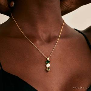 Collier Pendentif Cœur Triple Pierre Couleur Or Élégant avec Chaîne, Bijou pour Femme, Cadeau de Fiançailles, Pendentifs et Breloques en Moissanite - Product Image 4