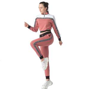 Chaqueta Deportiva Rosa para Mujer 2 en 1 con Capucha, Manga Larga, Cierre de Media Cremallera, Bolsillos Laterales y Pantalones de Jogging con Cintura Elástica - Product Image 1