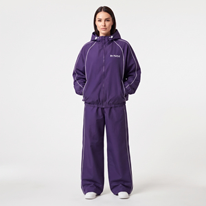 Chaqueta cortavientos con capucha para mujer, conjunto deportivo ligero de corte holgado, chaqueta con capucha y pantalón impermeable 2 en 1 de nailon oversize - Product Image 1