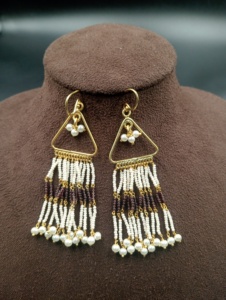 ต่างหูห่วงทรงโบฮีเมียน Amaira Jewels รุ่น Ma-788 ชุบทองประดับมุกเทียมและพู่ห้อย เหมาะสำหรับงานแต่งงานสำหรับผู้หญิง - Product Image 3