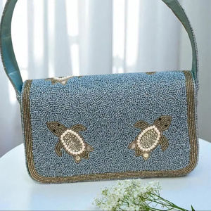 Bolso de Mano Casual Duradero con Asa de Cuentas Multicolor y Cristales de Lujo Hechos a Mano en India - Product Image 1