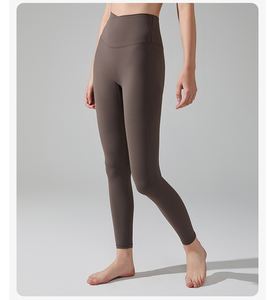 Leggings de yoga imprimés taille haute pour femmes, en coton/fibre de bambou de haute qualité, effet push-up, fabriqués au Pakistan - Product Image 2