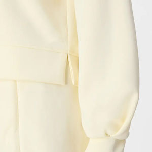 Ensemble deux pièces vintage vert hiver pour femme : sweat-shirt court et short en molleton de coton personnalisé, coupe oversize et respirant - Product Image 3