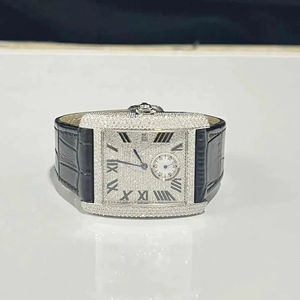 Impresionante Reloj con Esfera Redonda de Moissanita con Corte Baguette y Diseño Elegante, Completamente Cubierto de Piedras, con Esfera de Fecha Clásica y Números Romanos - Product Image 1