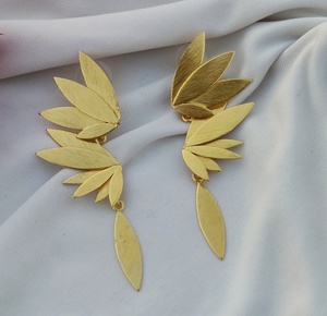 Pendientes de Hoja Chapados en Oro con Forma de Ala, Joyería para Mujer, Regalo para Fiesta o Boda - Product Image 4